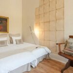 Комната Фернанду Пессоа на Largo do Carmo 18 на Airbnb. Фото Airbnb