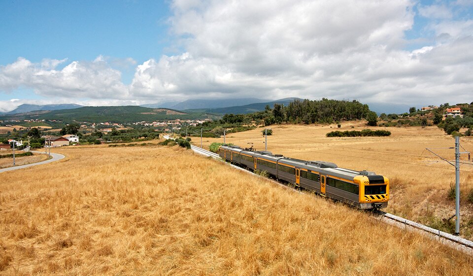 Поезд Regional 5674 в Португалии, 2011