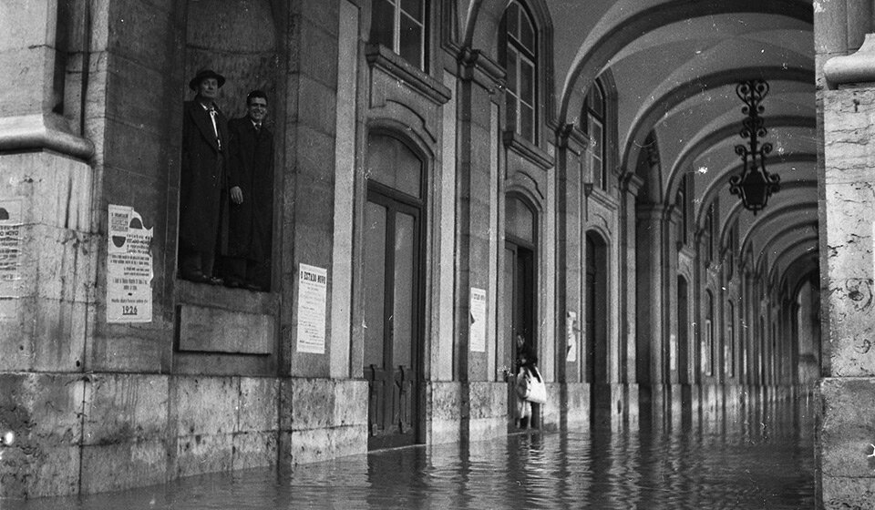 Наводнение в Лиссабоне 18 ноября 1945, Praça do Comércio. Фото CML
