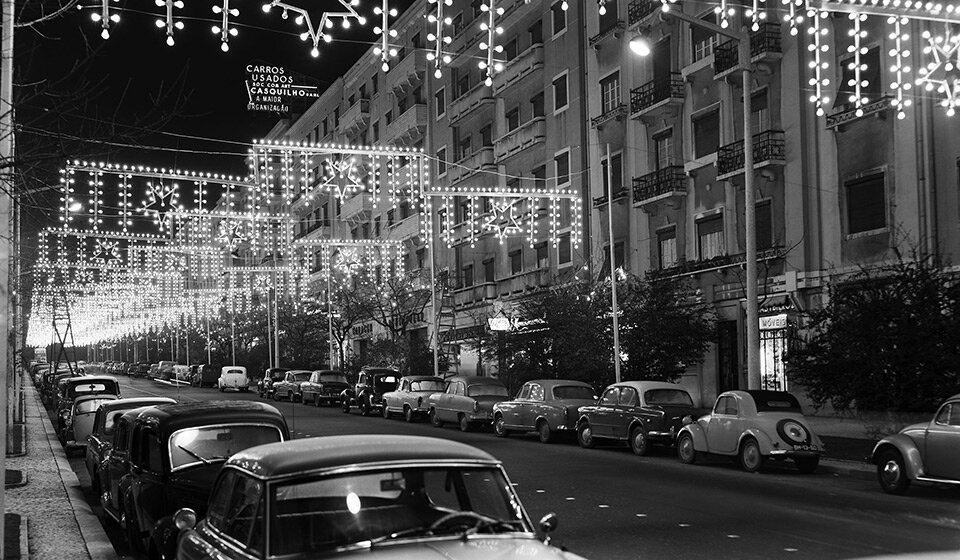Рождественская иллюминация на Baixa, Лиссабон, 1960-е. Фото Estúdio Horácio Novais