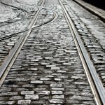 Песок на трамвайных рельсах. Фото Paulo Valdivieso