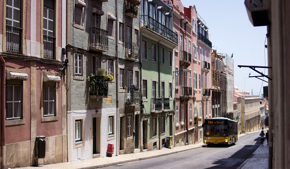 Транспорт в Лиссабоне. Фото Helen Deni