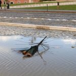 Ветер в Лиссабоне ломает зонты