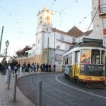 Лиссабонский трамвай в районе Алфама